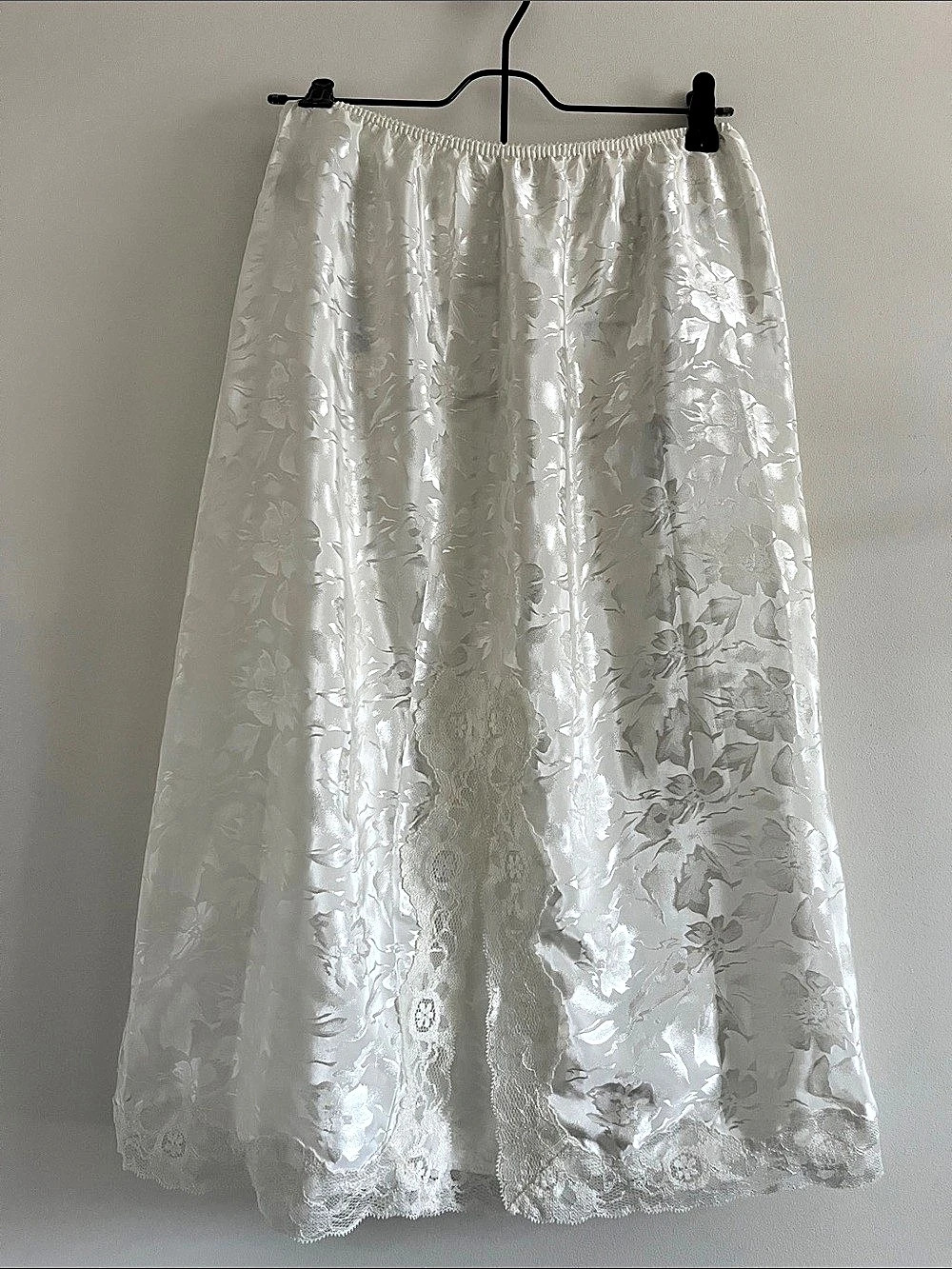 Floral Lace knee length slip
 Size 6 
Like New